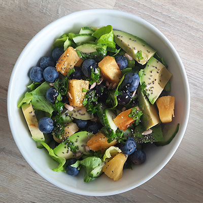 salade met gegrilde ananas