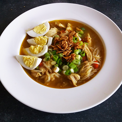 indonesische kippensoep (soto ajam)